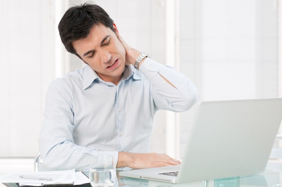 Một số nguyên nhân gây ra chứng đau lưng, đau cổ, mỏi gáy ở dân văn phòng