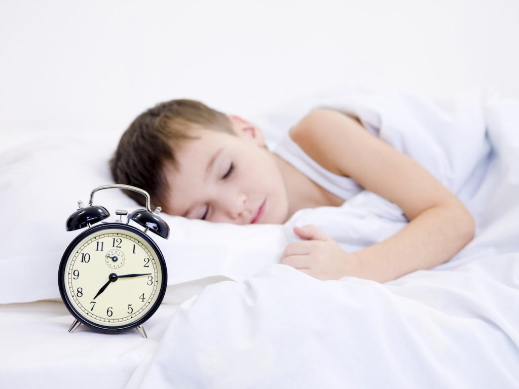 Đi ngủ muộn ảnh hưởng đến não