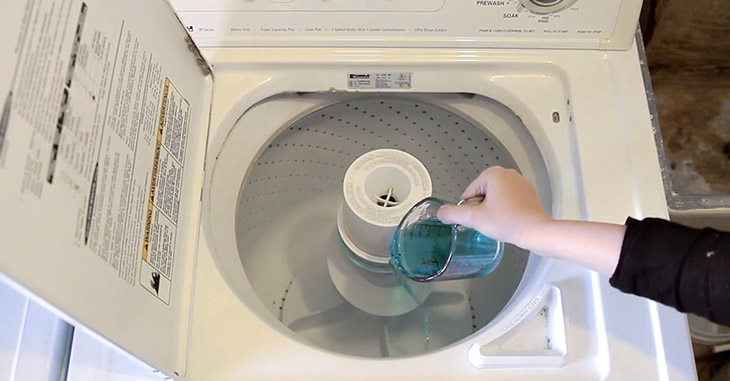 Làm sạch lồng máy giặt bằng cách sử dụng giấm hoặc chanh